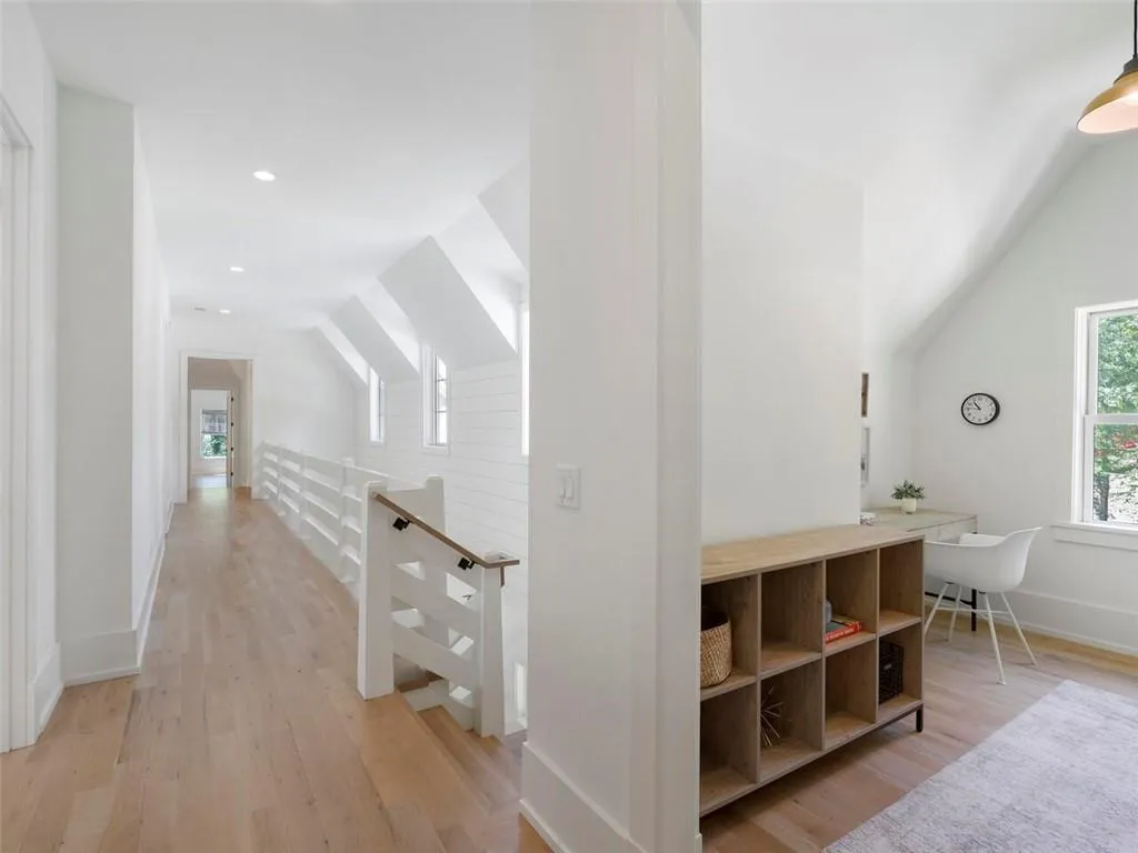 5200 W Kingston Ct, Atlanta, Georgia 30342, 6 Bedrooms Bedrooms, ,6 BathroomsBathrooms,Residential,Sold,5200 W Kingston Ct,7035408