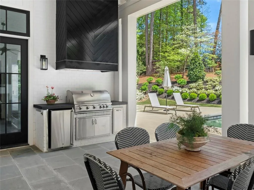 5200 W Kingston Ct, Atlanta, Georgia 30342, 6 Bedrooms Bedrooms, ,6 BathroomsBathrooms,Residential,Sold,5200 W Kingston Ct,7035408