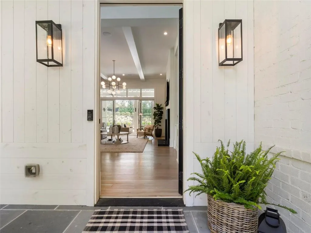 5200 W Kingston Ct, Atlanta, Georgia 30342, 6 Bedrooms Bedrooms, ,6 BathroomsBathrooms,Residential,Sold,5200 W Kingston Ct,7035408