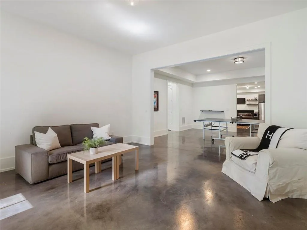 5200 W Kingston Ct, Atlanta, Georgia 30342, 6 Bedrooms Bedrooms, ,6 BathroomsBathrooms,Residential,Sold,5200 W Kingston Ct,7035408