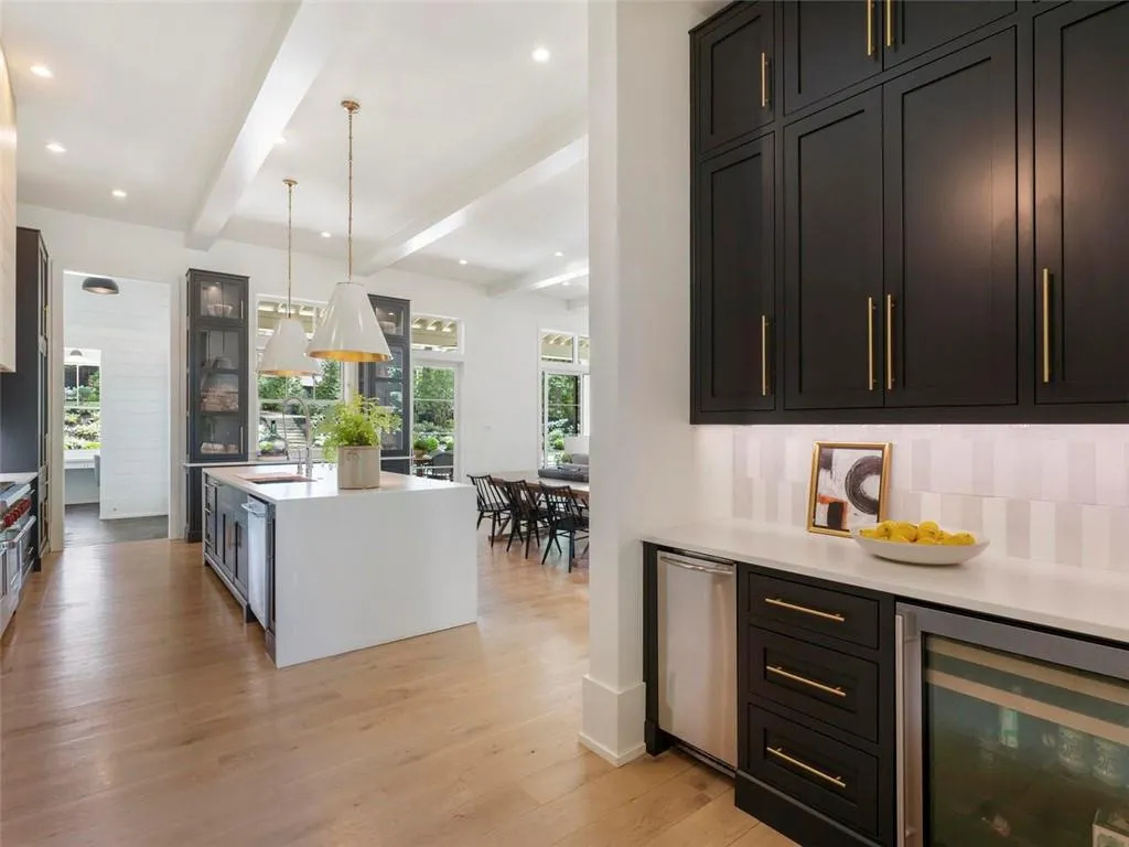 5200 W Kingston Ct, Atlanta, Georgia 30342, 6 Bedrooms Bedrooms, ,6 BathroomsBathrooms,Residential,Sold,5200 W Kingston Ct,7035408