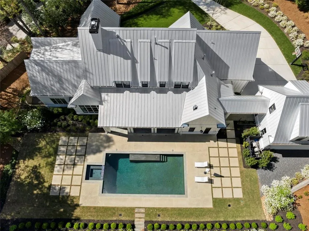 5200 W Kingston Ct, Atlanta, Georgia 30342, 6 Bedrooms Bedrooms, ,6 BathroomsBathrooms,Residential,Sold,5200 W Kingston Ct,7035408