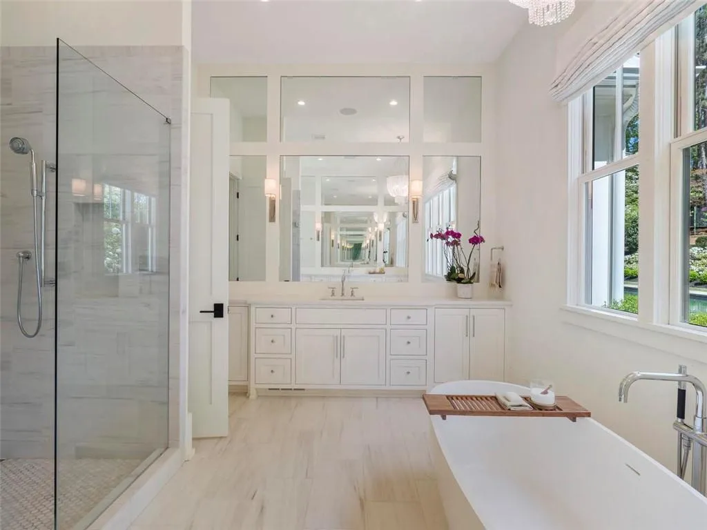 5200 W Kingston Ct, Atlanta, Georgia 30342, 6 Bedrooms Bedrooms, ,6 BathroomsBathrooms,Residential,Sold,5200 W Kingston Ct,7035408