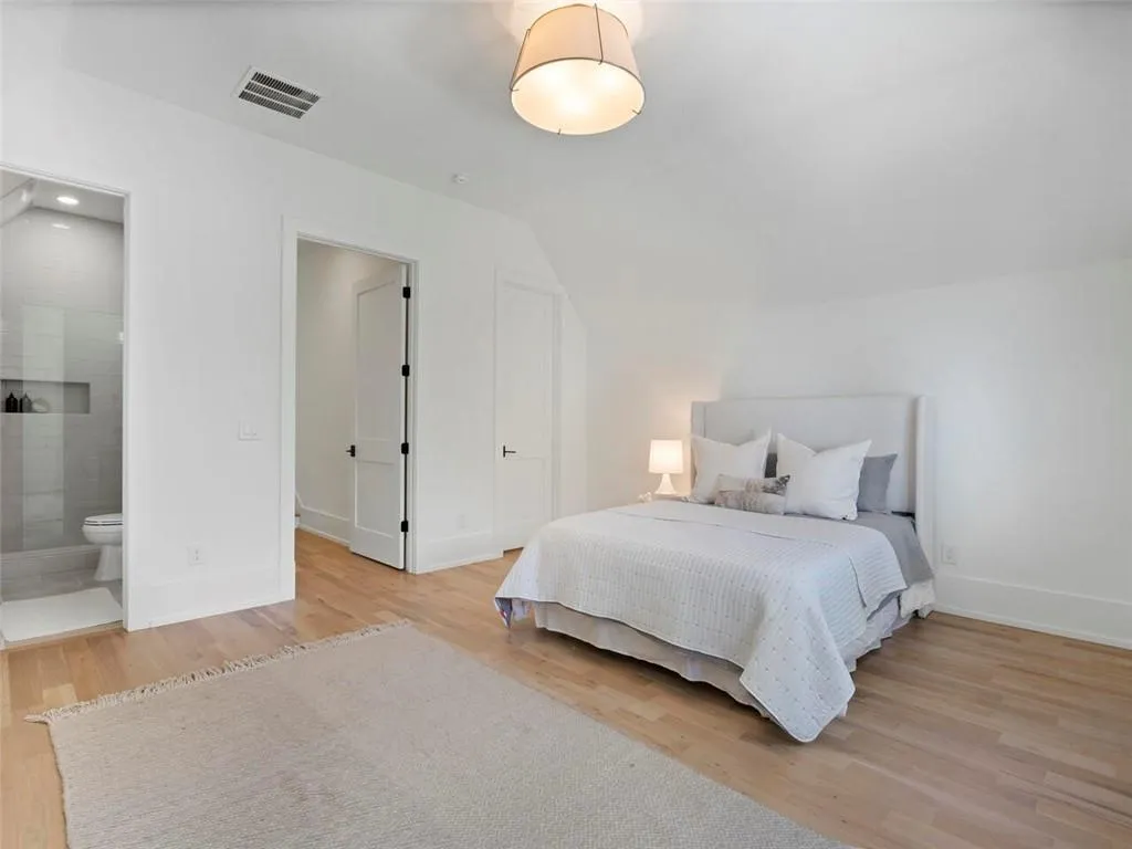 5200 W Kingston Ct, Atlanta, Georgia 30342, 6 Bedrooms Bedrooms, ,6 BathroomsBathrooms,Residential,Sold,5200 W Kingston Ct,7035408