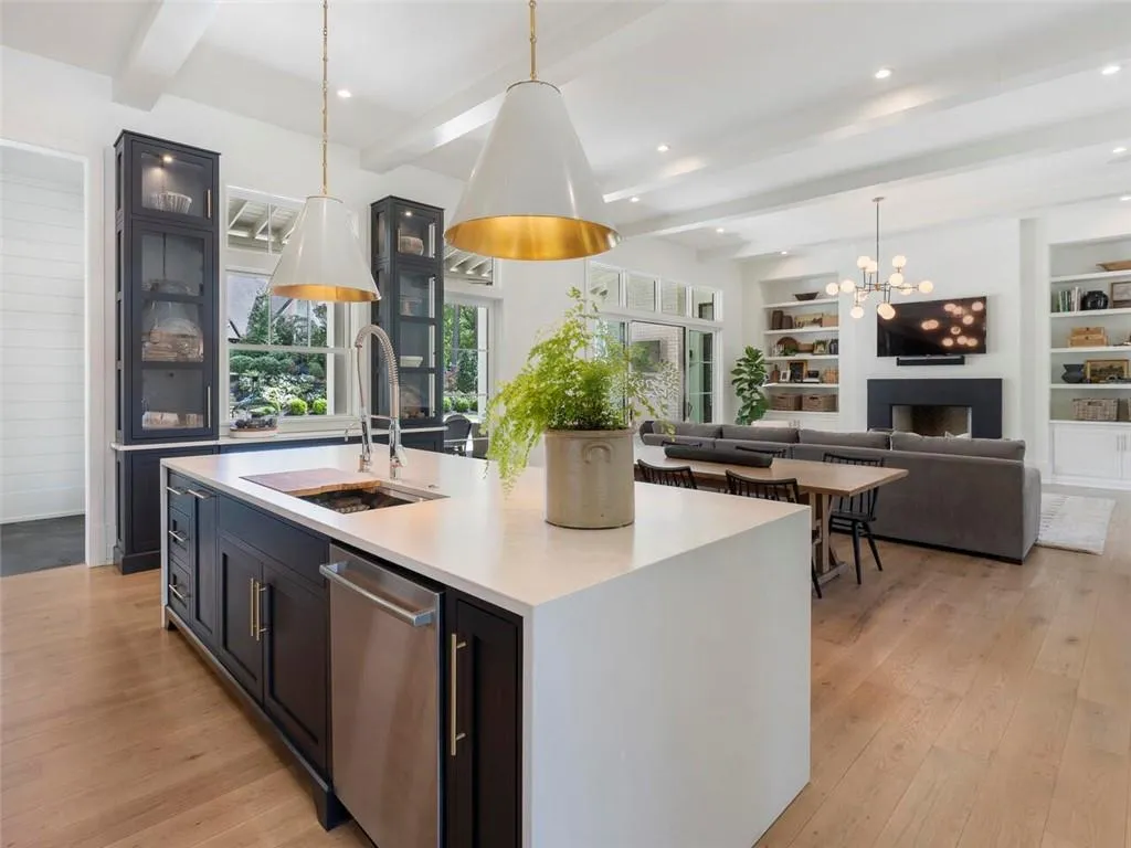 5200 W Kingston Ct, Atlanta, Georgia 30342, 6 Bedrooms Bedrooms, ,6 BathroomsBathrooms,Residential,Sold,5200 W Kingston Ct,7035408