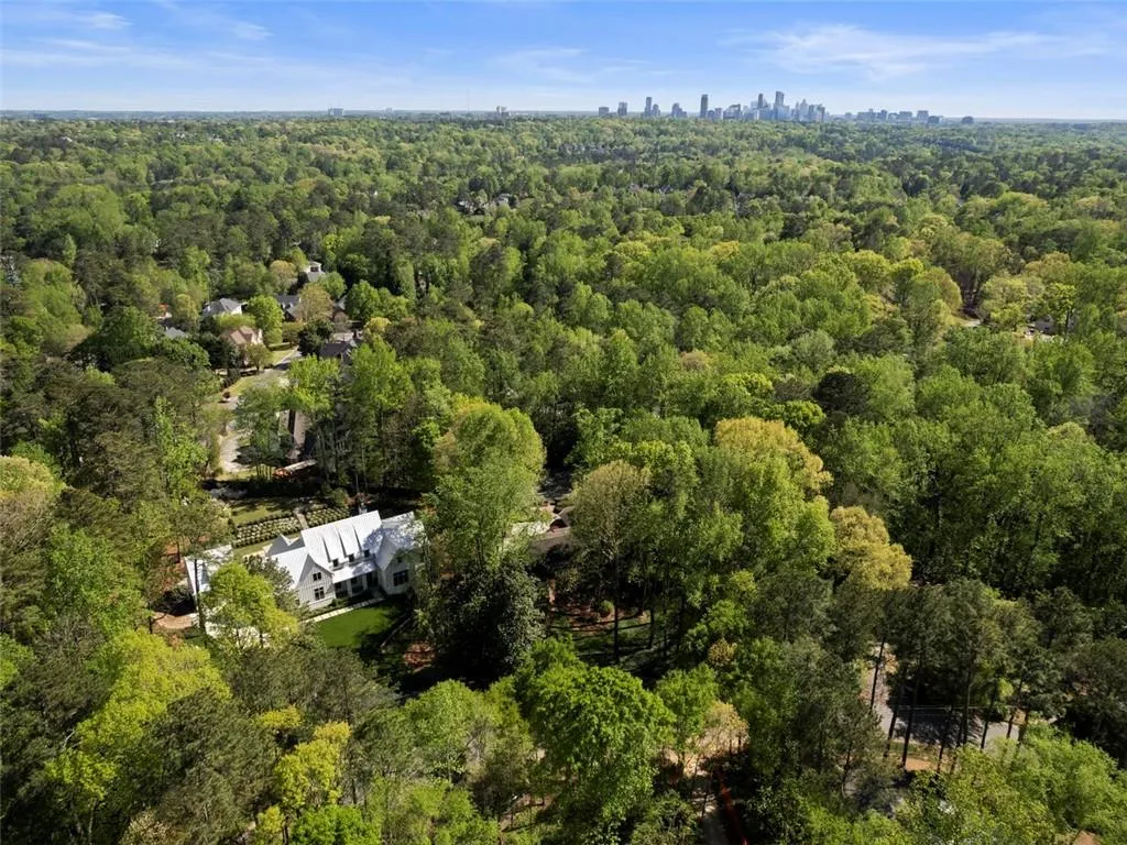 5200 W Kingston Ct, Atlanta, Georgia 30342, 6 Bedrooms Bedrooms, ,6 BathroomsBathrooms,Residential,Sold,5200 W Kingston Ct,7035408