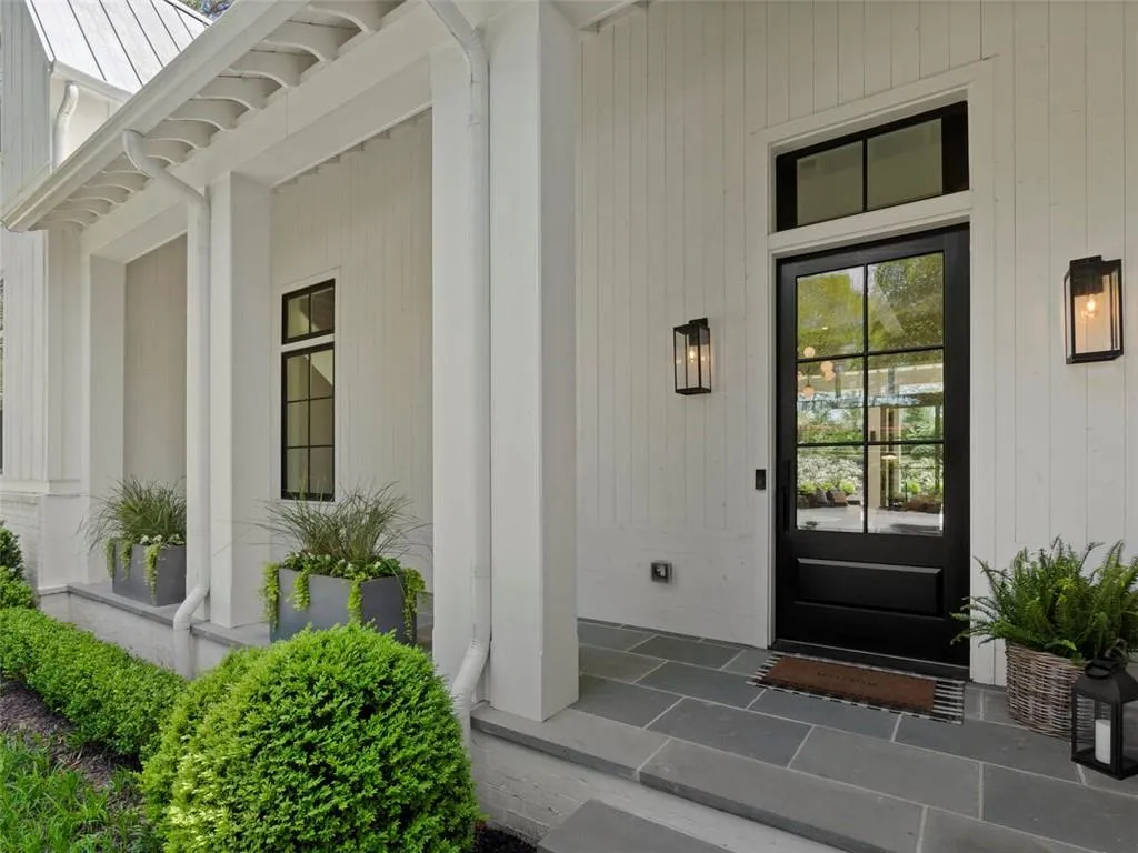 5200 W Kingston Ct, Atlanta, Georgia 30342, 6 Bedrooms Bedrooms, ,6 BathroomsBathrooms,Residential,Sold,5200 W Kingston Ct,7035408