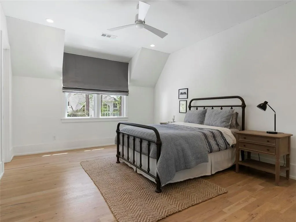 5200 W Kingston Ct, Atlanta, Georgia 30342, 6 Bedrooms Bedrooms, ,6 BathroomsBathrooms,Residential,Sold,5200 W Kingston Ct,7035408