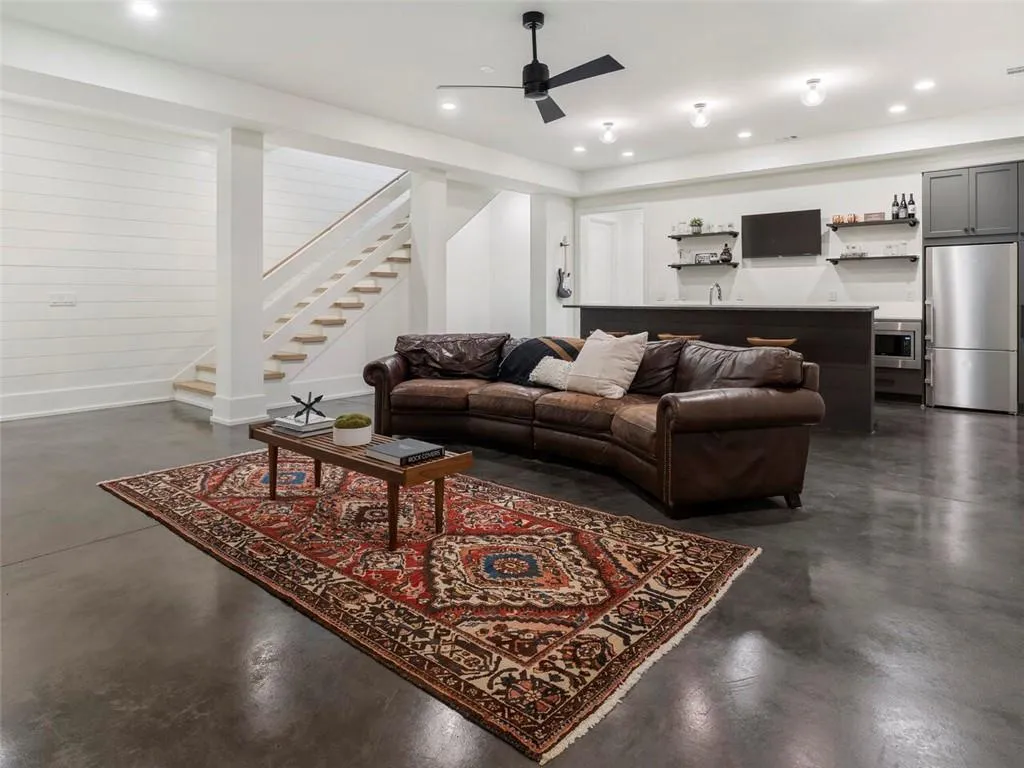 5200 W Kingston Ct, Atlanta, Georgia 30342, 6 Bedrooms Bedrooms, ,6 BathroomsBathrooms,Residential,Sold,5200 W Kingston Ct,7035408