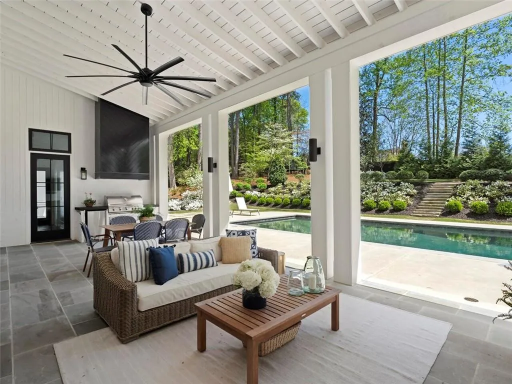 5200 W Kingston Ct, Atlanta, Georgia 30342, 6 Bedrooms Bedrooms, ,6 BathroomsBathrooms,Residential,Sold,5200 W Kingston Ct,7035408