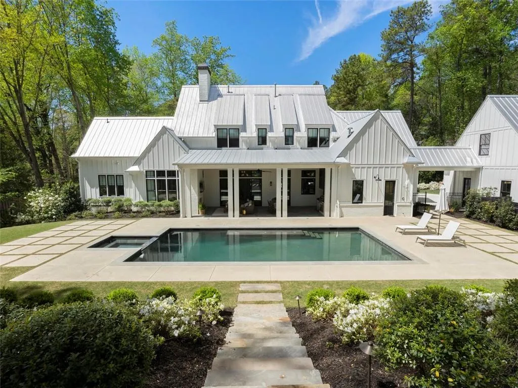 5200 W Kingston Ct, Atlanta, Georgia 30342, 6 Bedrooms Bedrooms, ,6 BathroomsBathrooms,Residential,Sold,5200 W Kingston Ct,7035408