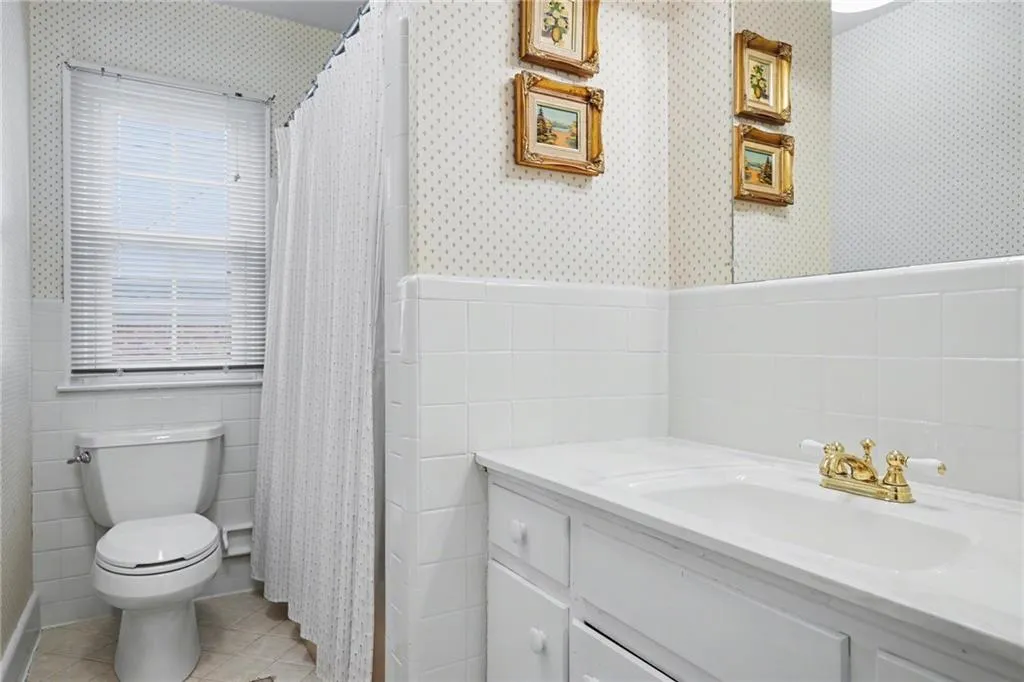 Hall Bath upstairs