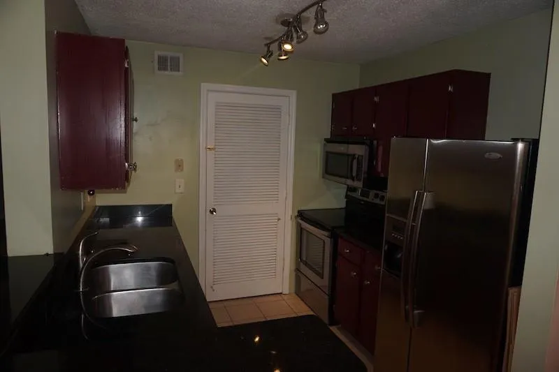 633 Granville Court, Sandy Springs, Georgia 30328, 2 Bedrooms Bedrooms, ,2 BathroomsBathrooms,Residential,Sold,633 Granville Court,6617685