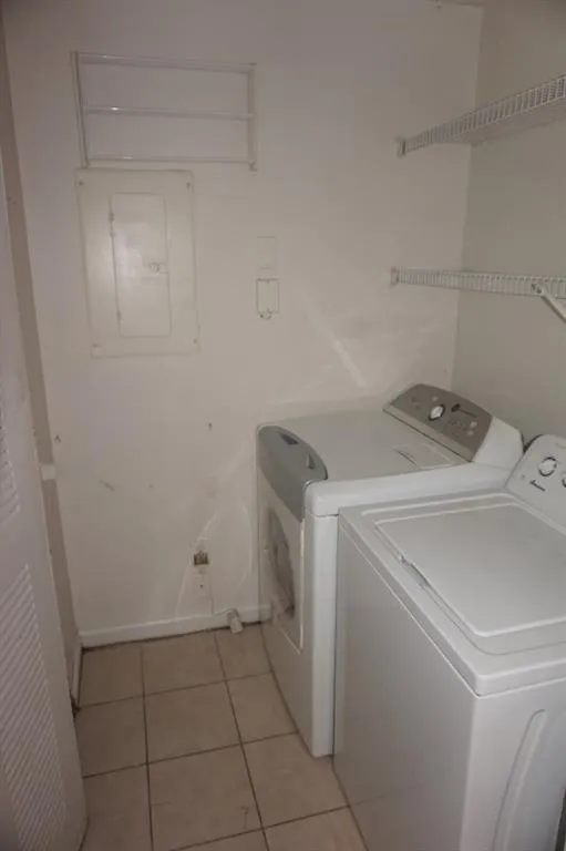 633 Granville Court, Sandy Springs, Georgia 30328, 2 Bedrooms Bedrooms, ,2 BathroomsBathrooms,Residential,Sold,633 Granville Court,6617685