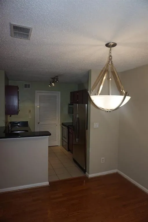 633 Granville Court, Sandy Springs, Georgia 30328, 2 Bedrooms Bedrooms, ,2 BathroomsBathrooms,Residential,Sold,633 Granville Court,6617685