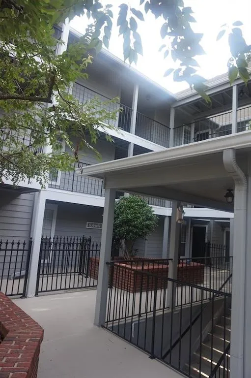 633 Granville Court, Sandy Springs, Georgia 30328, 2 Bedrooms Bedrooms, ,2 BathroomsBathrooms,Residential,Sold,633 Granville Court,6617685