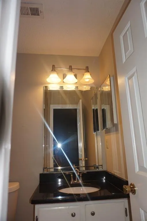 633 Granville Court, Sandy Springs, Georgia 30328, 2 Bedrooms Bedrooms, ,2 BathroomsBathrooms,Residential,Sold,633 Granville Court,6617685