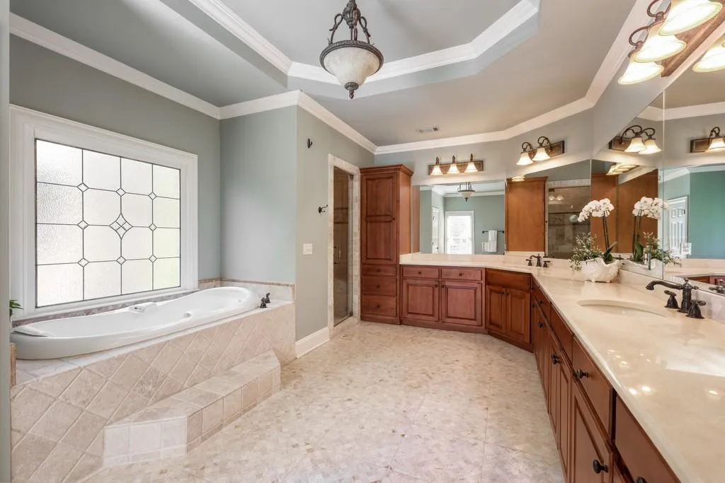 7886 Stratford Lane, Sandy Springs, Georgia 30350, 5 Bedrooms Bedrooms, ,4 BathroomsBathrooms,Residential,Sold,7886 Stratford Lane,6517715