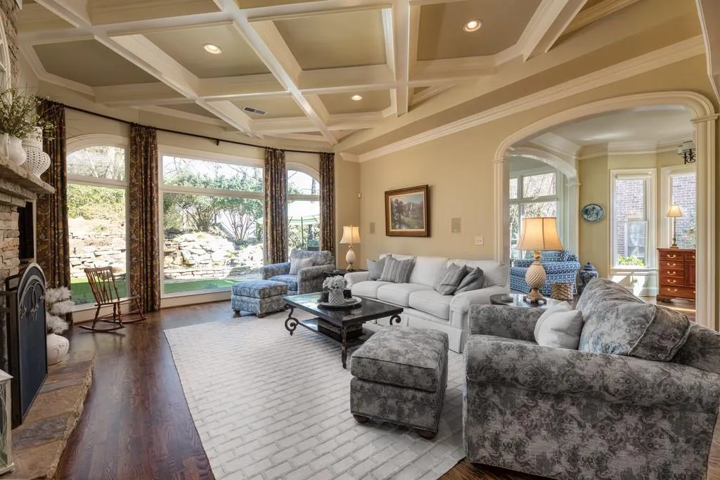 7886 Stratford Lane, Sandy Springs, Georgia 30350, 5 Bedrooms Bedrooms, ,4 BathroomsBathrooms,Residential,Sold,7886 Stratford Lane,6517715