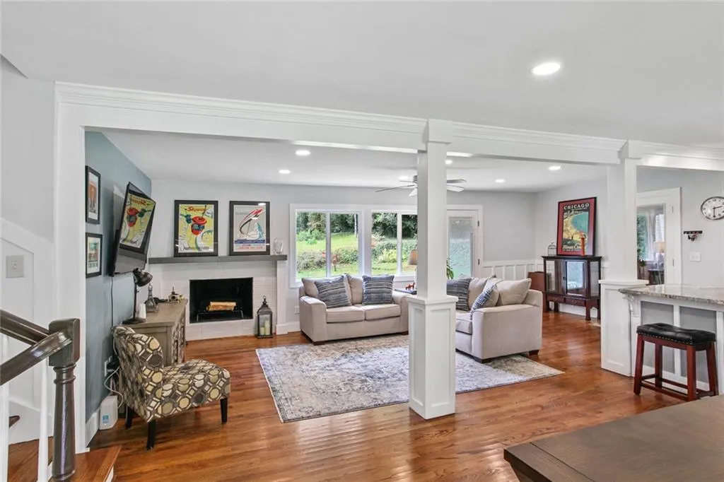 6274 Hunting Creek Road, Atlanta, Georgia 30328, 3 Bedrooms Bedrooms, ,2 BathroomsBathrooms,Residential,Sold,6274 Hunting Creek Road,6942820