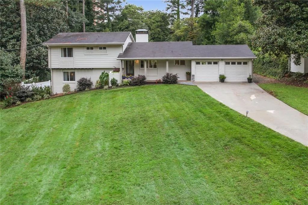 6274 Hunting Creek Road, Atlanta, Georgia 30328, 3 Bedrooms Bedrooms, ,2 BathroomsBathrooms,Residential,Sold,6274 Hunting Creek Road,6942820