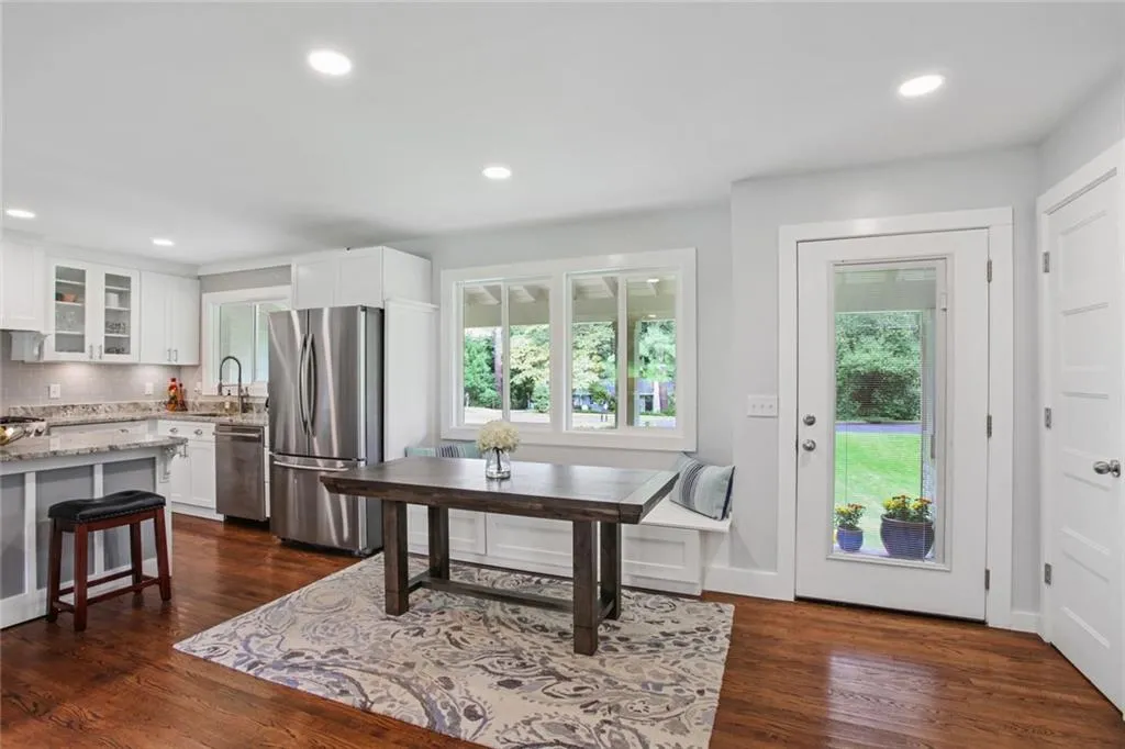 6274 Hunting Creek Road, Atlanta, Georgia 30328, 3 Bedrooms Bedrooms, ,2 BathroomsBathrooms,Residential,Sold,6274 Hunting Creek Road,6942820