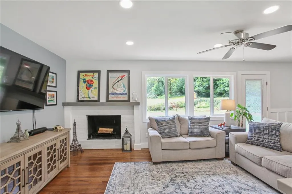 6274 Hunting Creek Road, Atlanta, Georgia 30328, 3 Bedrooms Bedrooms, ,2 BathroomsBathrooms,Residential,Sold,6274 Hunting Creek Road,6942820