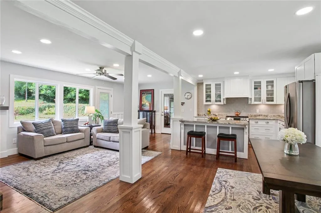 6274 Hunting Creek Road, Atlanta, Georgia 30328, 3 Bedrooms Bedrooms, ,2 BathroomsBathrooms,Residential,Sold,6274 Hunting Creek Road,6942820