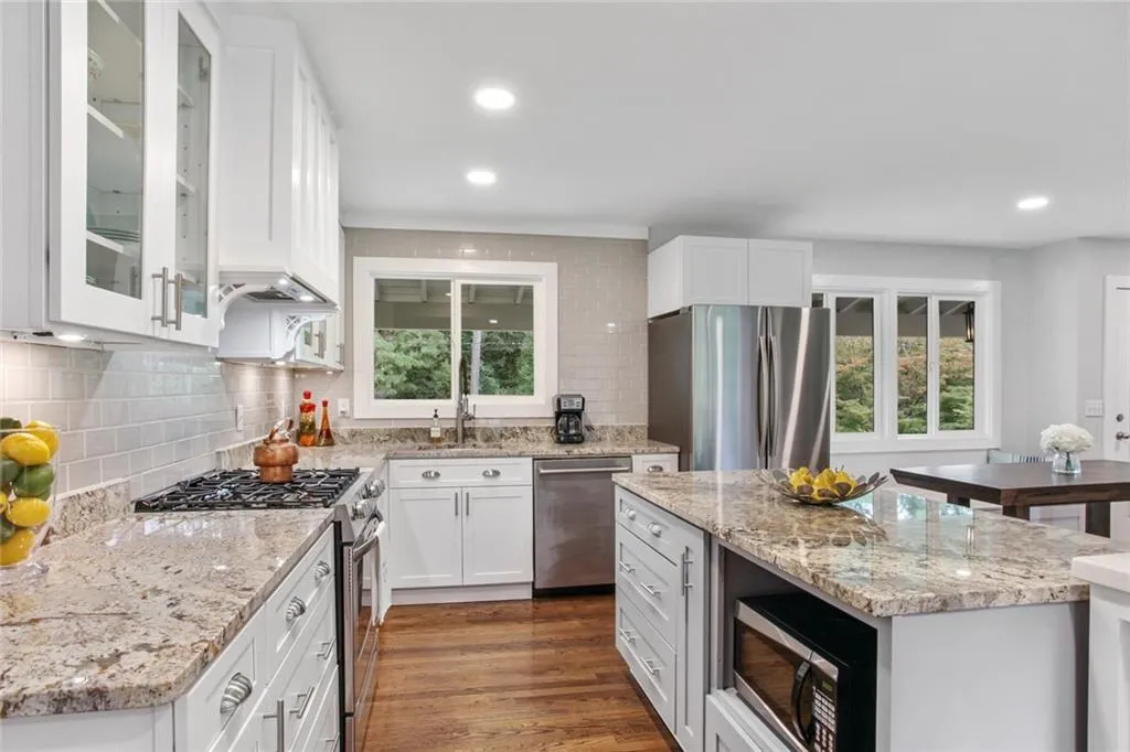 6274 Hunting Creek Road, Atlanta, Georgia 30328, 3 Bedrooms Bedrooms, ,2 BathroomsBathrooms,Residential,Sold,6274 Hunting Creek Road,6942820