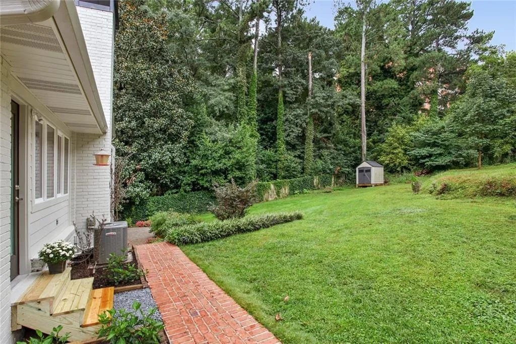 6274 Hunting Creek Road, Atlanta, Georgia 30328, 3 Bedrooms Bedrooms, ,2 BathroomsBathrooms,Residential,Sold,6274 Hunting Creek Road,6942820