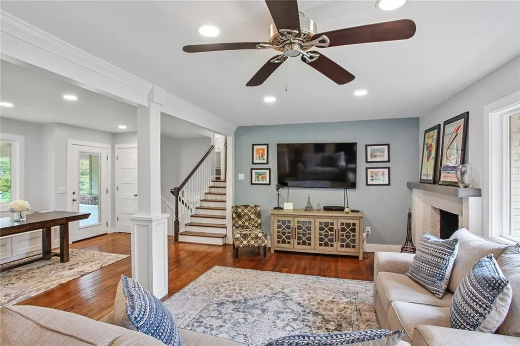 6274 Hunting Creek Road, Atlanta, Georgia 30328, 3 Bedrooms Bedrooms, ,2 BathroomsBathrooms,Residential,Sold,6274 Hunting Creek Road,6942820
