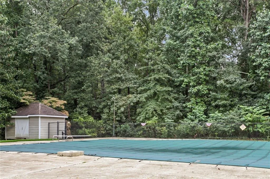 6274 Hunting Creek Road, Atlanta, Georgia 30328, 3 Bedrooms Bedrooms, ,2 BathroomsBathrooms,Residential,Sold,6274 Hunting Creek Road,6942820