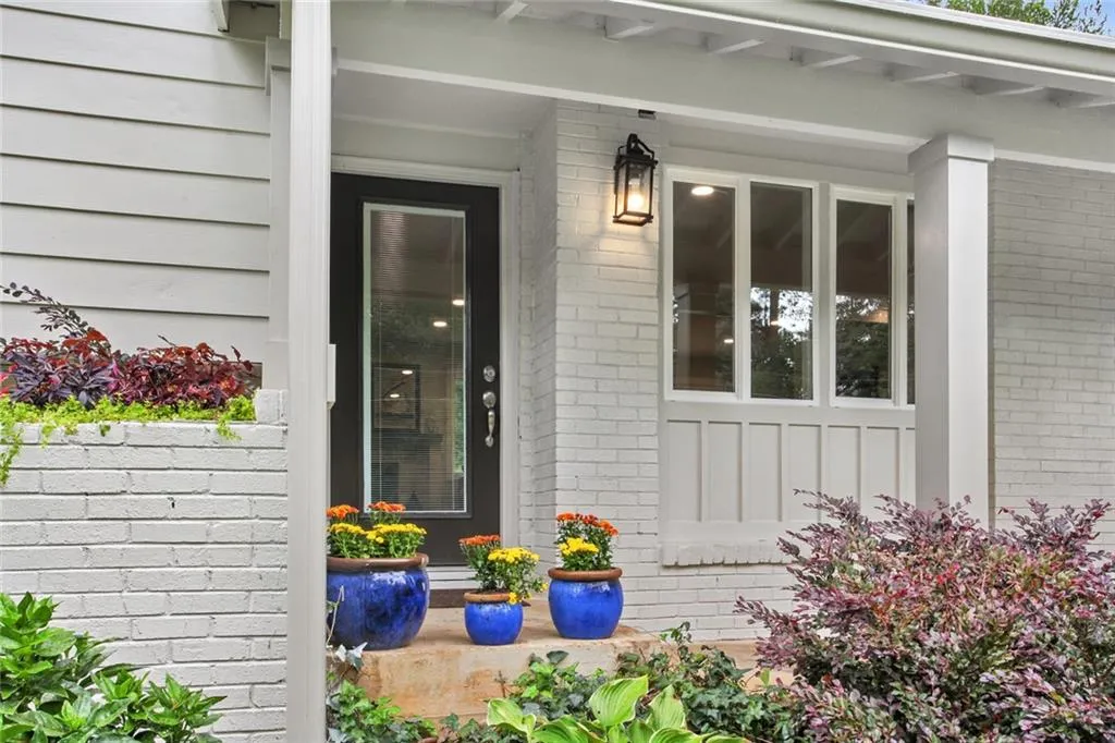 6274 Hunting Creek Road, Atlanta, Georgia 30328, 3 Bedrooms Bedrooms, ,2 BathroomsBathrooms,Residential,Sold,6274 Hunting Creek Road,6942820