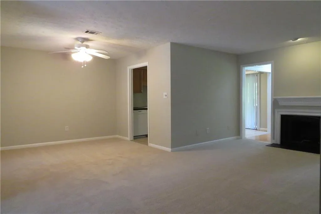 8740 Roswell Road Unit 10d, Sandy Springs, Georgia 30350, 3 Bedrooms Bedrooms, ,2 BathroomsBathrooms,Residential,Sold,8740 Roswell Road Unit 10d,5855755