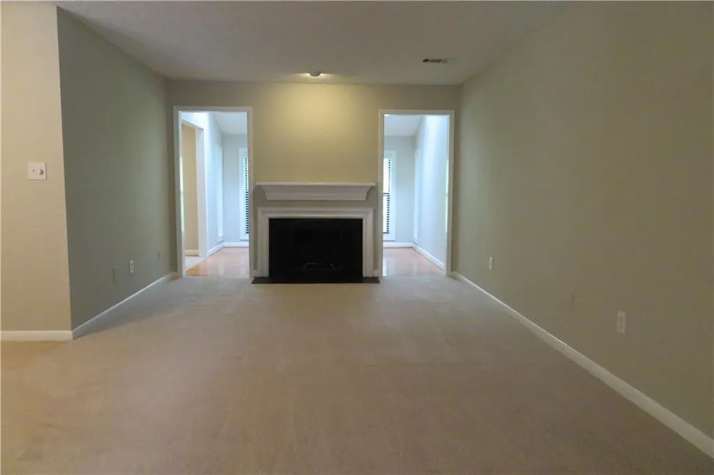 8740 Roswell Road Unit 10d, Sandy Springs, Georgia 30350, 3 Bedrooms Bedrooms, ,2 BathroomsBathrooms,Residential,Sold,8740 Roswell Road Unit 10d,5855755