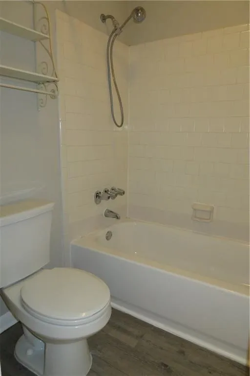 8740 Roswell Road Unit 10d, Sandy Springs, Georgia 30350, 3 Bedrooms Bedrooms, ,2 BathroomsBathrooms,Residential,Sold,8740 Roswell Road Unit 10d,5855755