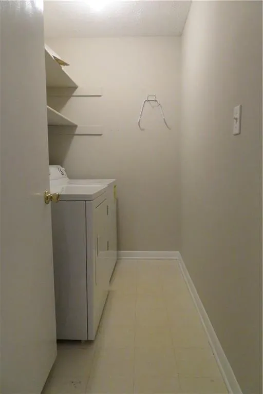 8740 Roswell Road Unit 10d, Sandy Springs, Georgia 30350, 3 Bedrooms Bedrooms, ,2 BathroomsBathrooms,Residential,Sold,8740 Roswell Road Unit 10d,5855755