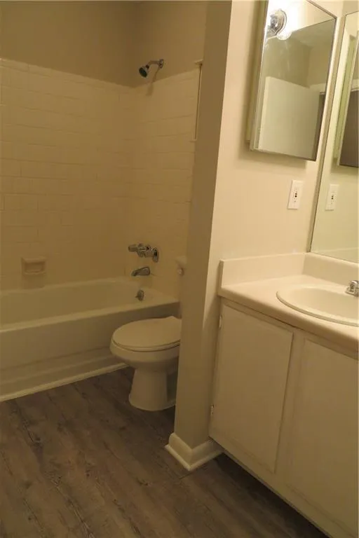 8740 Roswell Road Unit 10d, Sandy Springs, Georgia 30350, 3 Bedrooms Bedrooms, ,2 BathroomsBathrooms,Residential,Sold,8740 Roswell Road Unit 10d,5855755