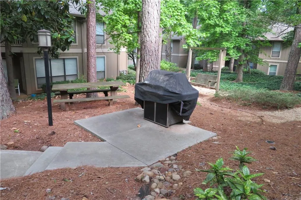 8740 Roswell Road Unit 10d, Sandy Springs, Georgia 30350, 3 Bedrooms Bedrooms, ,2 BathroomsBathrooms,Residential,Sold,8740 Roswell Road Unit 10d,5855755