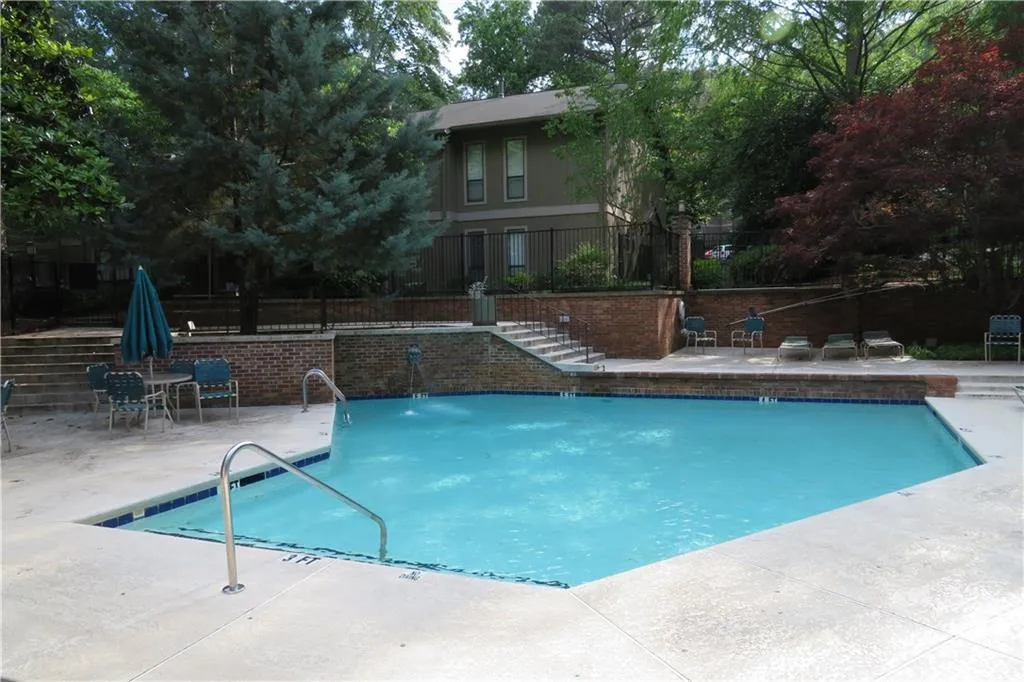 8740 Roswell Road Unit 10d, Sandy Springs, Georgia 30350, 3 Bedrooms Bedrooms, ,2 BathroomsBathrooms,Residential,Sold,8740 Roswell Road Unit 10d,5855755