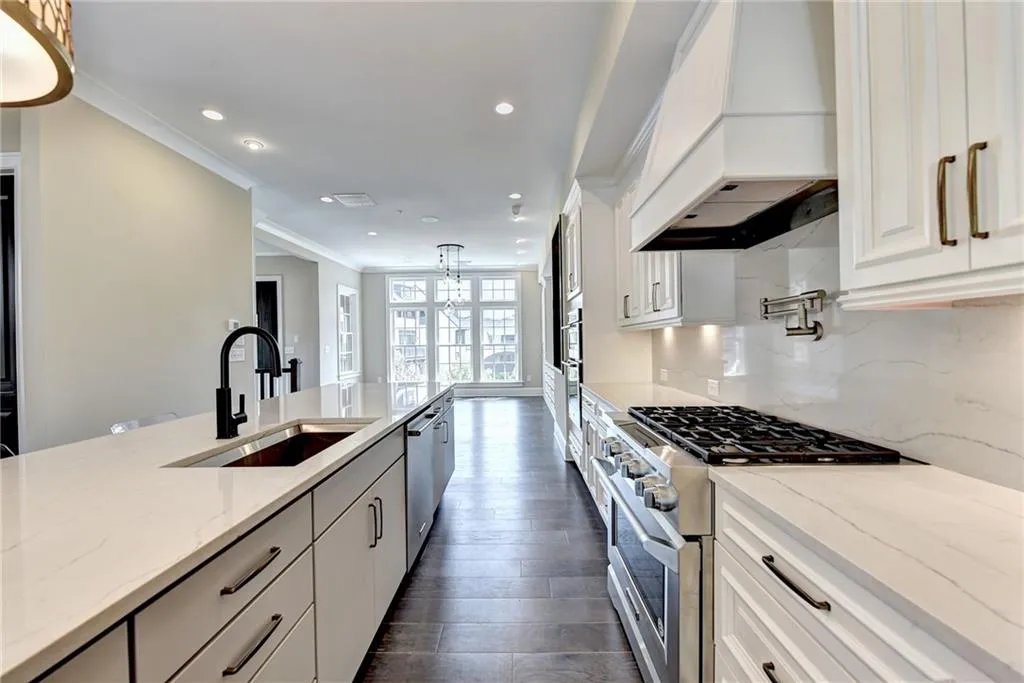 6632 Cadence Boulevard, Sandy Springs, Georgia 30328, 3 Bedrooms Bedrooms, ,4 BathroomsBathrooms,Residential,Sold,6632 Cadence Boulevard,6900708