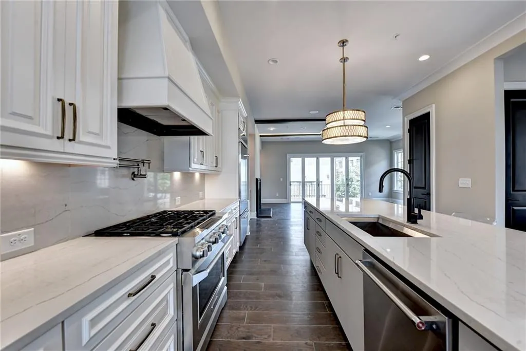 6632 Cadence Boulevard, Sandy Springs, Georgia 30328, 3 Bedrooms Bedrooms, ,4 BathroomsBathrooms,Residential,Sold,6632 Cadence Boulevard,6900708