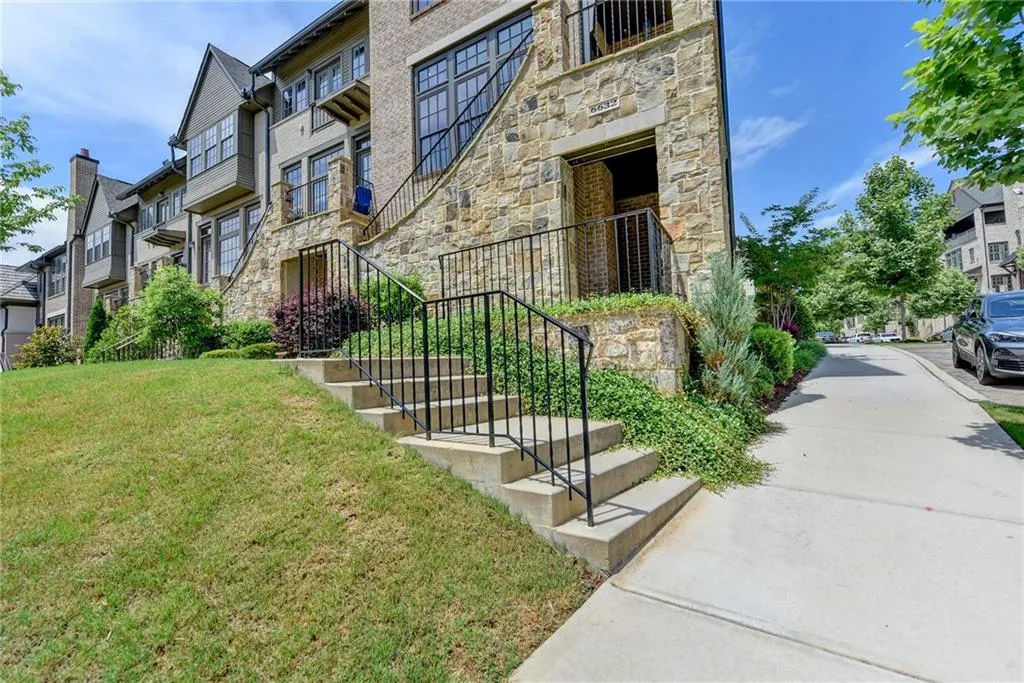 6632 Cadence Boulevard, Sandy Springs, Georgia 30328, 3 Bedrooms Bedrooms, ,4 BathroomsBathrooms,Residential,Sold,6632 Cadence Boulevard,6900708