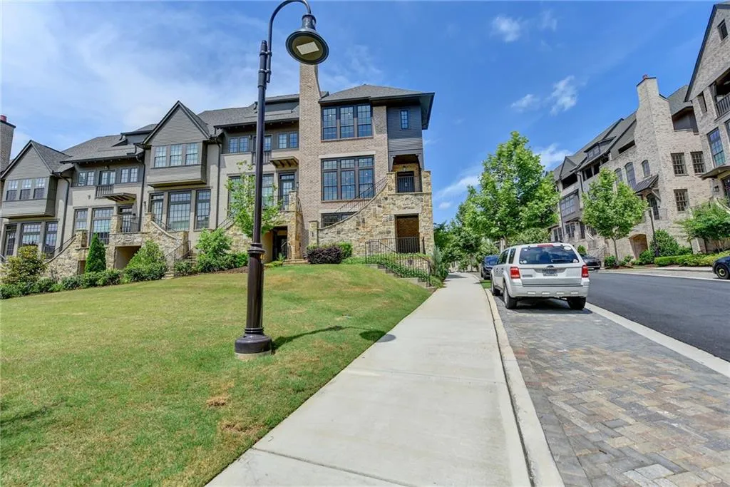 6632 Cadence Boulevard, Sandy Springs, Georgia 30328, 3 Bedrooms Bedrooms, ,4 BathroomsBathrooms,Residential,Sold,6632 Cadence Boulevard,6900708