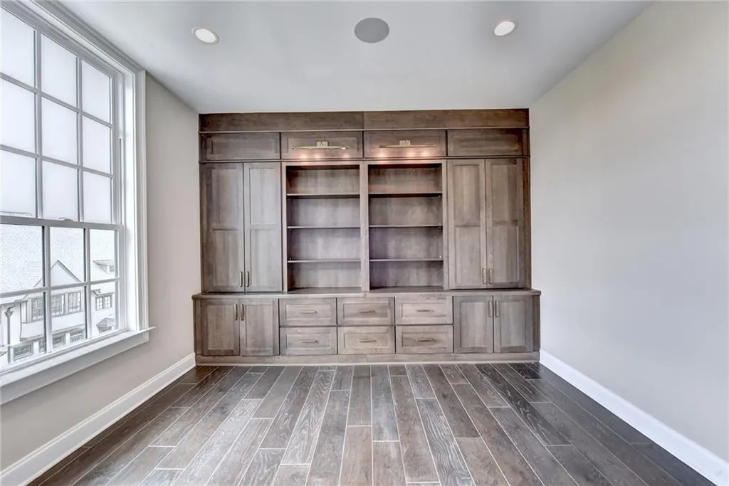 6632 Cadence Boulevard, Sandy Springs, Georgia 30328, 3 Bedrooms Bedrooms, ,4 BathroomsBathrooms,Residential,Sold,6632 Cadence Boulevard,6900708