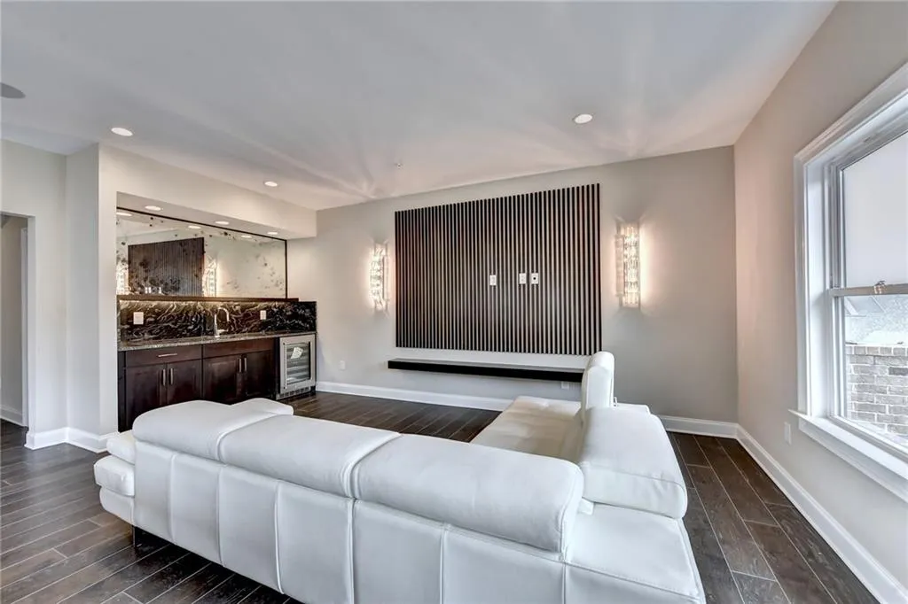 6632 Cadence Boulevard, Sandy Springs, Georgia 30328, 3 Bedrooms Bedrooms, ,4 BathroomsBathrooms,Residential,Sold,6632 Cadence Boulevard,6900708