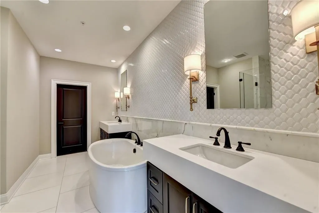 6632 Cadence Boulevard, Sandy Springs, Georgia 30328, 3 Bedrooms Bedrooms, ,4 BathroomsBathrooms,Residential,Sold,6632 Cadence Boulevard,6900708