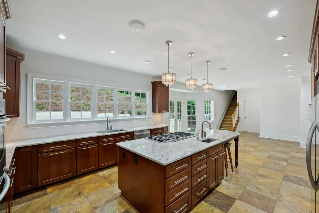 7810 Landowne Drive, Sandy Springs, Georgia 30350, 5 Bedrooms Bedrooms, ,5 BathroomsBathrooms,Residential,Sold,7810 Landowne Drive,7231013