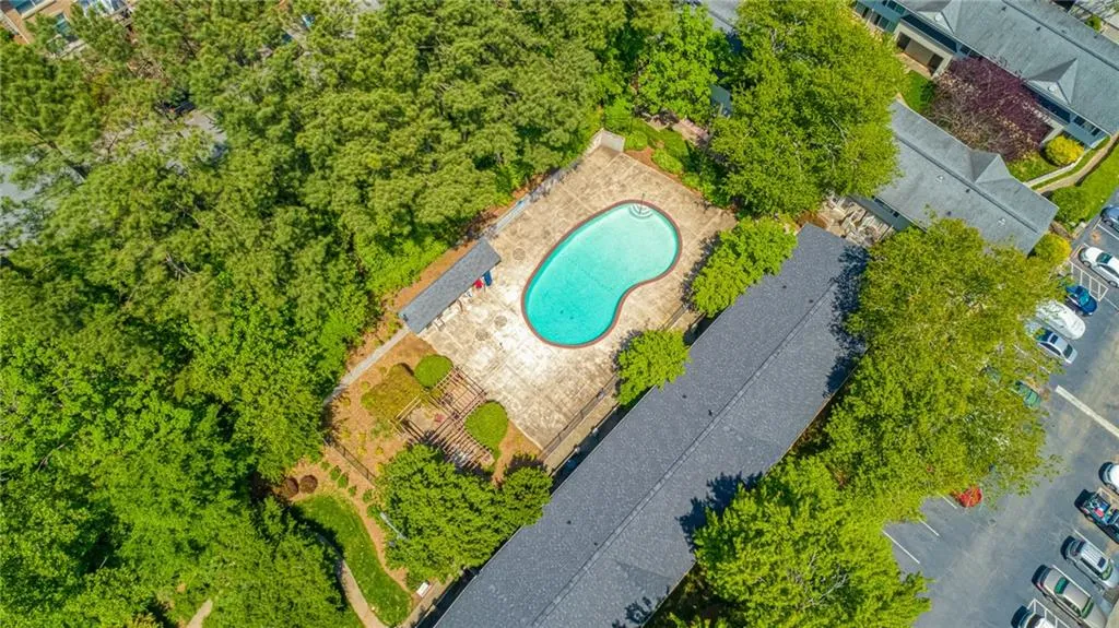 6940 Roswell Road Unit 17a, Atlanta, Georgia 30328, 2 Bedrooms Bedrooms, ,1 BathroomBathrooms,Residential,Sold,6940 Roswell Road Unit 17a,6715809