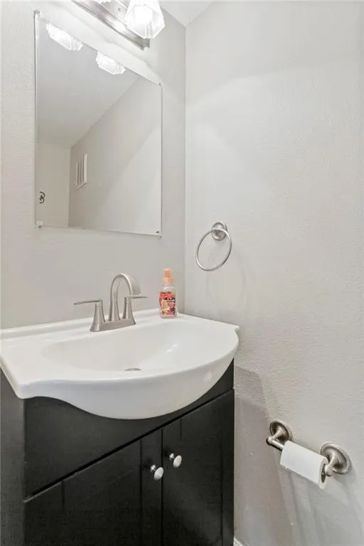 6940 Roswell Road Unit 17a, Atlanta, Georgia 30328, 2 Bedrooms Bedrooms, ,1 BathroomBathrooms,Residential,Sold,6940 Roswell Road Unit 17a,6715809